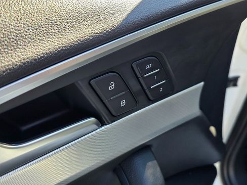 Used 2017 Audi A4 2.0T Premium w/ Convenience Package image 25