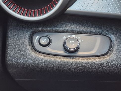 Used 2025 Chevrolet Trax RS w/ Sunroof Package image 10