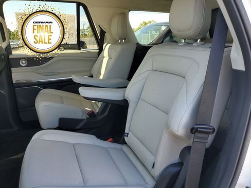 New 2025 Lincoln Navigator Reserve image 16