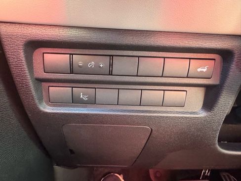 Used 2025 Mitsubishi Outlander AWD image 27