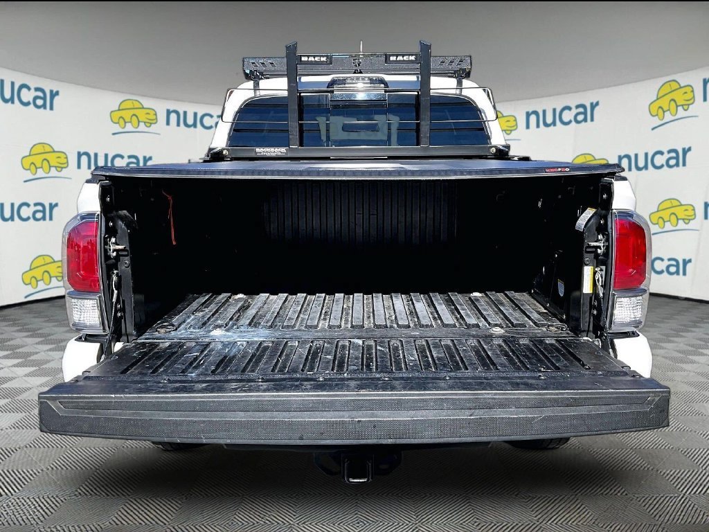 Used 2020 Toyota Tacoma TRD Sport AWD/4WD image 31