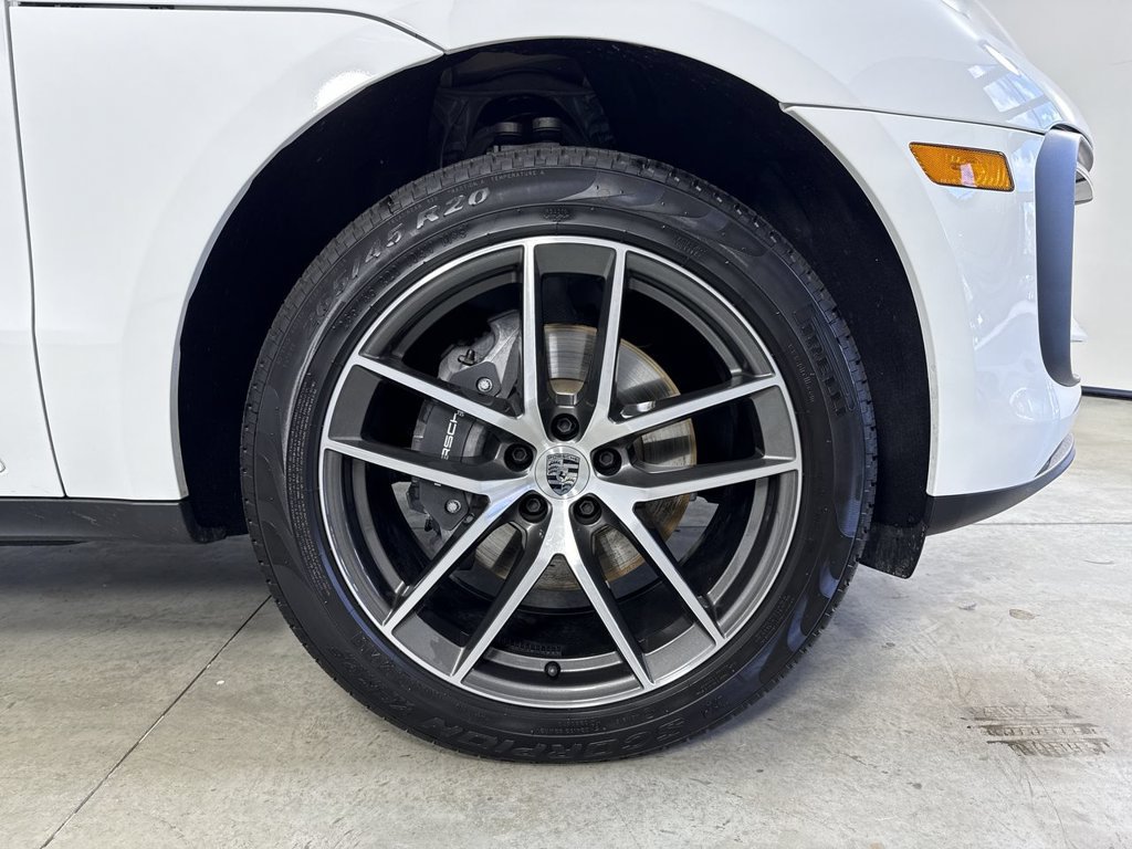Certified 2025 Porsche Macan AWD/4WD image 15