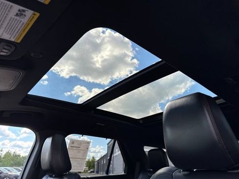 Certified 2025 Ford Explorer ST-Line w/ Premium Package AWD/4WD image 19