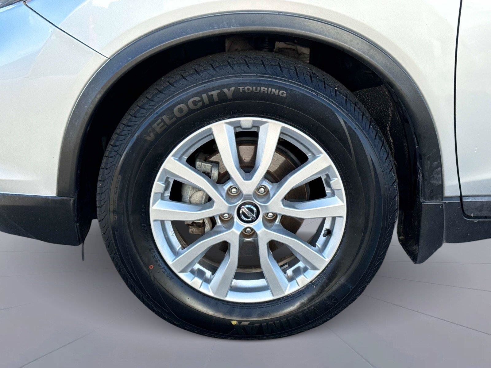 Used 2017 Nissan Rogue SV FWD image 11