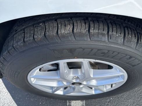 Used 2024 Ford Edge SEL w/ Convenience Package image 8