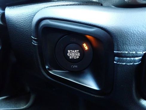 Used 2025 Jeep Gladiator Mojave AWD/4WD image 24
