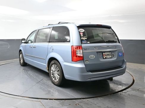 Used 2013 Chrysler Town & Country Touring-L w/ Driver Convenience Group FWD image 11