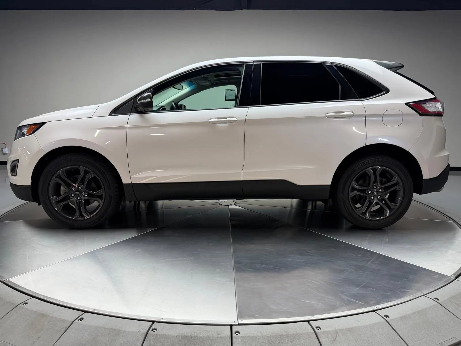 Used 2018 Ford Edge SEL w/ Equipment Group 201A FWD image 4