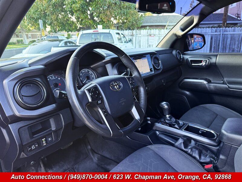 Used 2018 Toyota Tacoma TRD Off-Road w/ Technology Package AWD/4WD image 11
