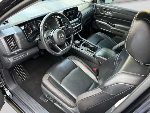 Used 2023 Nissan Pathfinder SL FWD image 11