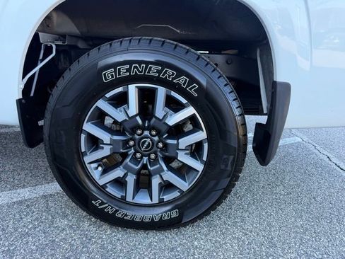 Used 2023 Nissan Frontier SV w/ Technology Package image 12