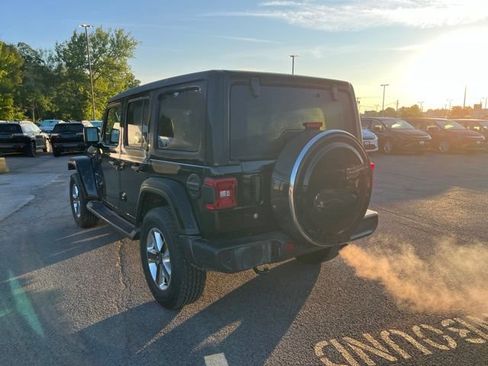 Used 2019 Jeep Wrangler Unlimited Sahara AWD/4WD image 4