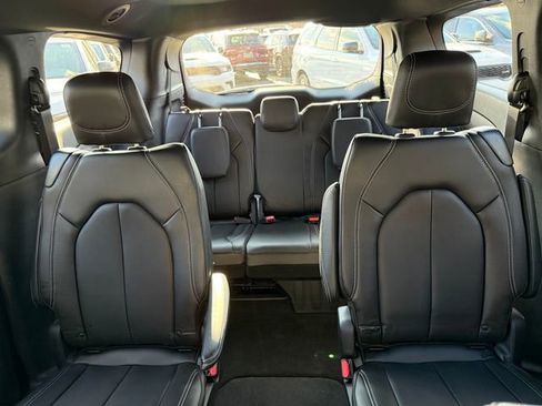 New 2026 Chrysler Pacifica Select image 28