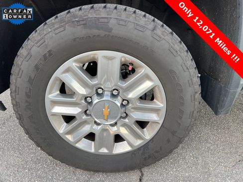 Used 2025 Chevrolet Silverado 3500 LTZ w/ LTZ Convenience Package image 11