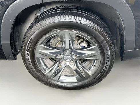 Used 2018 Toyota Highlander Limited Platinum image 11