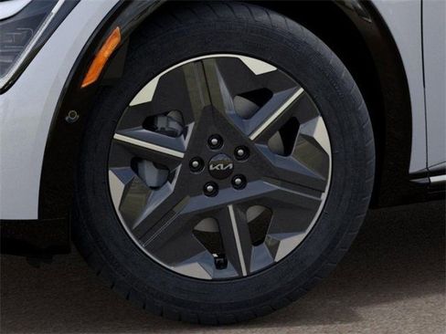 New 2025 Kia EV6 Light w/ Light LR Technology Package image 10