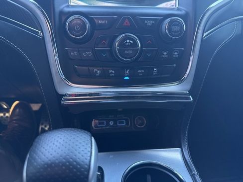 Used 2018 Jeep Grand Cherokee SRT image 23