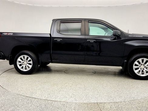 Used 2020 Chevrolet Silverado 1500 Custom w/ Custom Value Package image 4