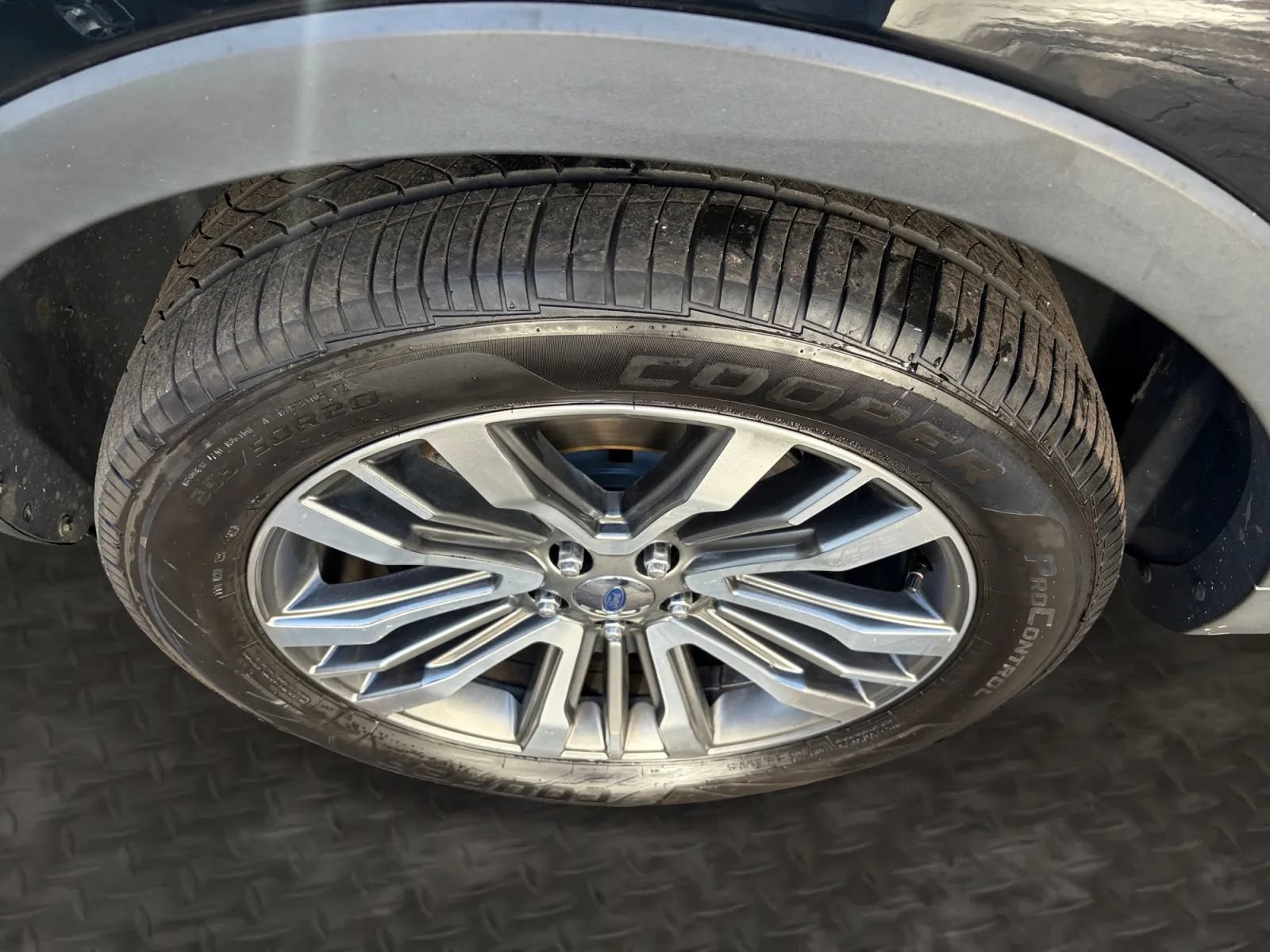 Used 2018 Ford Explorer Platinum AWD/4WD image 39