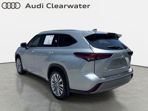 Used 2025 Toyota Highlander Platinum AWD/4WD image 3