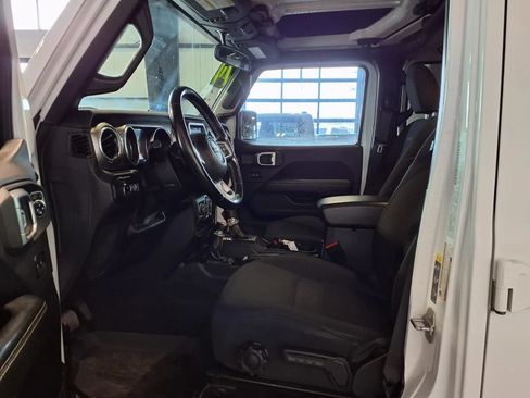 Used 2020 Jeep Gladiator Overland w/ LED Lighting Group AWD/4WD image 18