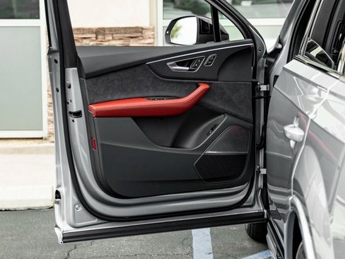 New 2026 Audi SQ7 Prestige image 11