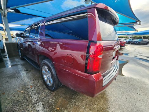 Used 2020 Chevrolet Suburban LT w/ Luxury Package AWD/4WD image 3