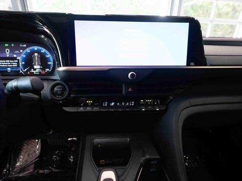 Used 2023 Toyota Crown AWD/4WD image 17