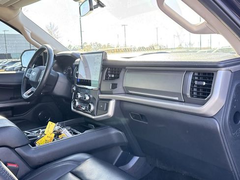 Used 2022 Ford Expedition XLT image 21