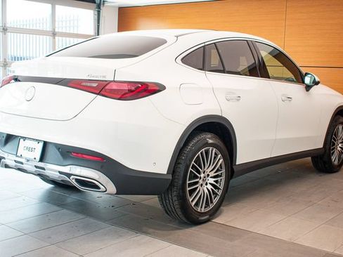 Used 2025 Mercedes-Benz GLC 300 4MATIC image 4