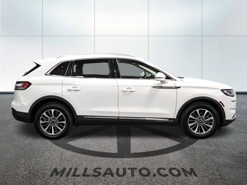 Used 2022 Lincoln Nautilus AWD w/ Premium Package image 9