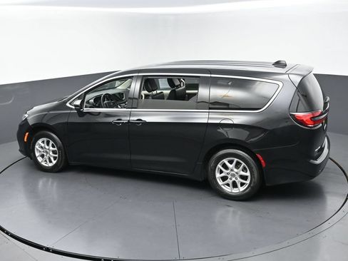Used 2023 Chrysler Pacifica Touring-L FWD image 46