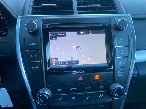 Used 2017 Toyota Camry SE image 16