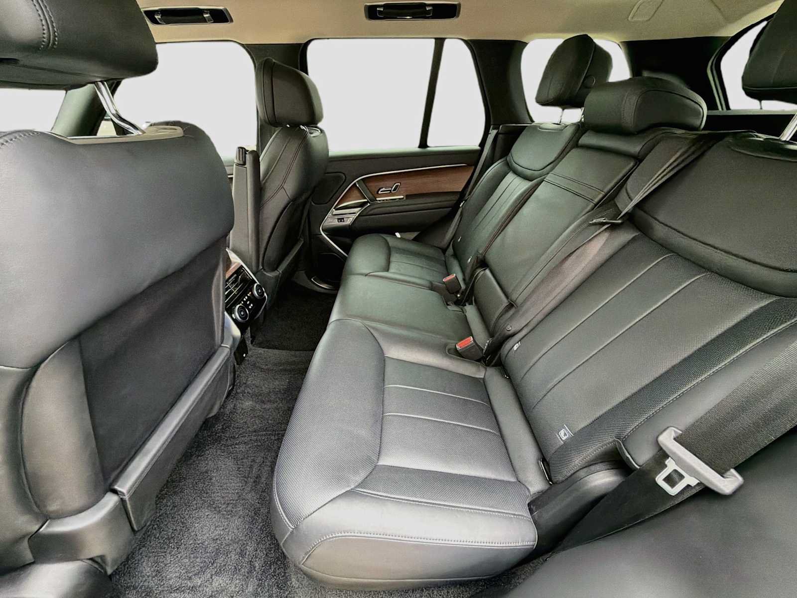 Certified 2024 Land Rover Range Rover SE AWD/4WD image 15