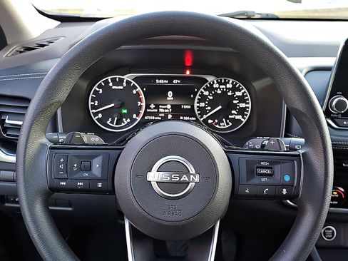 Used 2022 Nissan Rogue SV image 19