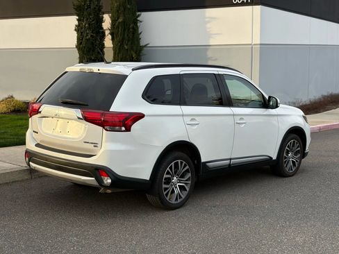 Used 2016 Mitsubishi Outlander SEL image 5