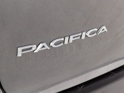 Certified 2017 Chrysler Pacifica Touring w/ Tire & Wheel Group image 13