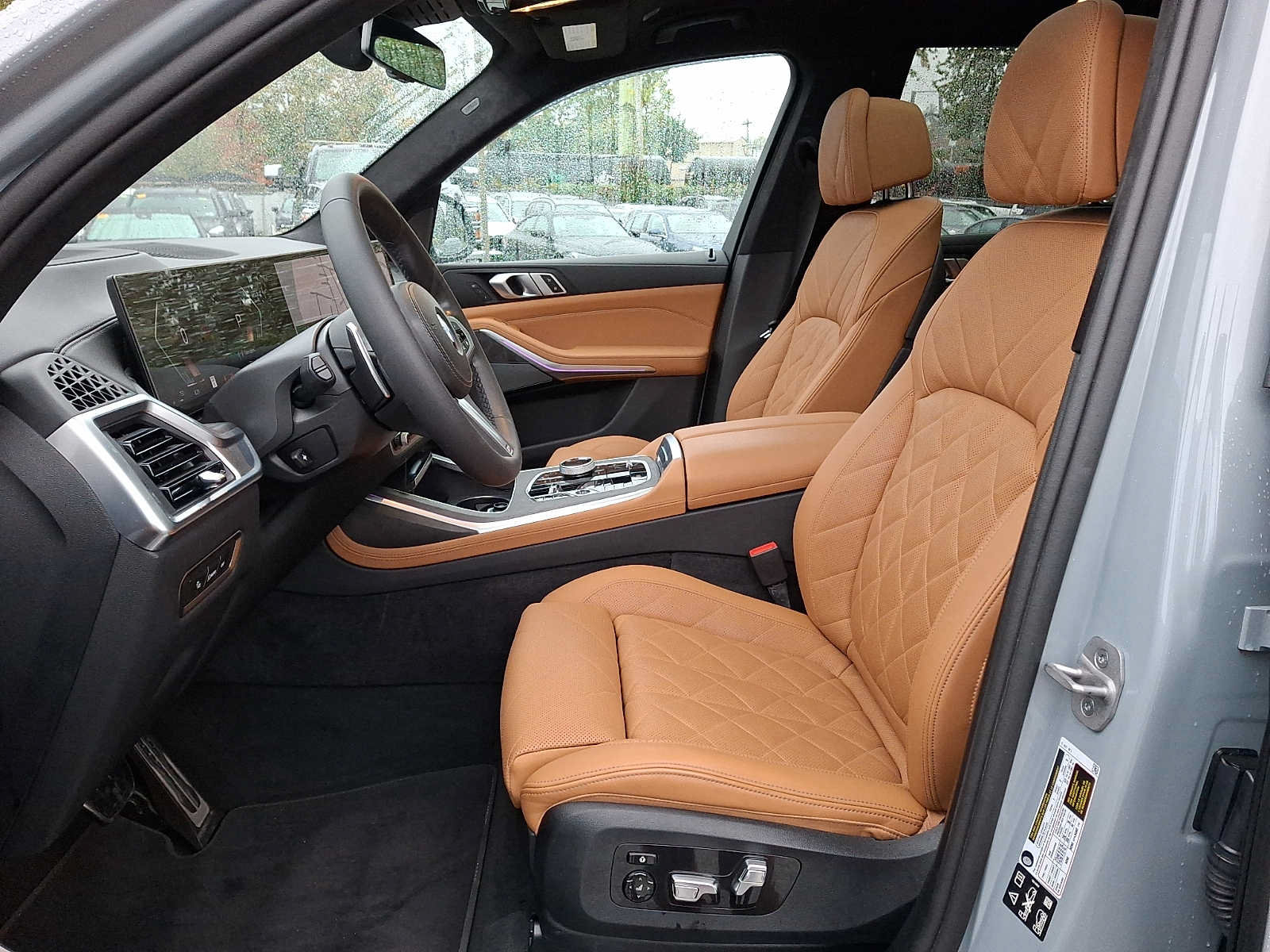 Used 2024 BMW X7 xDrive40i w/ M Sport Package AWD/4WD image 11