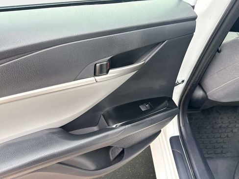 Used 2025 Toyota Camry LE w/ Convenience Package image 10