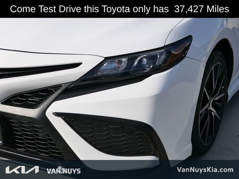 Used 2023 Toyota Camry SE image 9