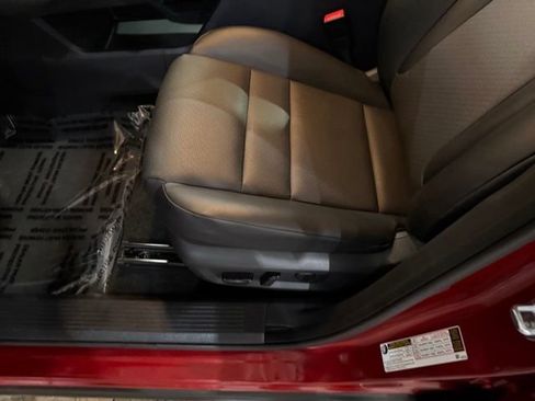 Certified 2025 Nissan Rogue SV w/ SV Premium Package FWD image 12