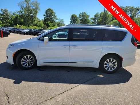Used 2018 Chrysler Pacifica Touring-L Plus FWD image 6