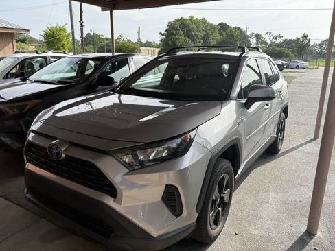 Used 2020 Toyota RAV4 LE image 7