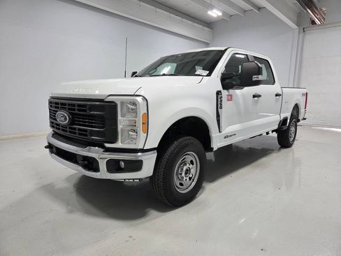 Used 2023 Ford F250 XL w/ FX4 Off-Road Package AWD/4WD image 3