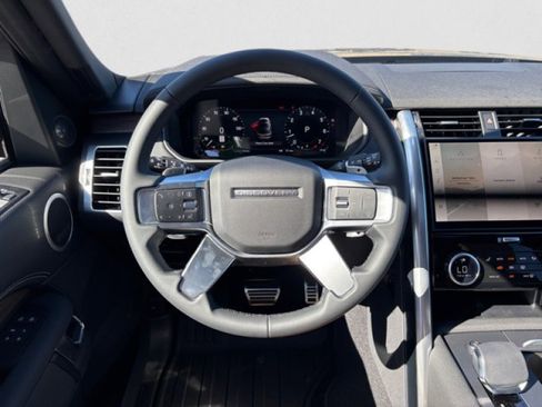 Used 2025 Land Rover Discovery Dynamic SE AWD/4WD image 15