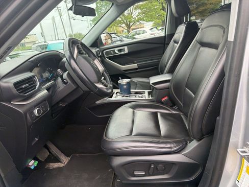 Used 2021 Ford Explorer XLT w/ Equipment Group 202A AWD/4WD image 26