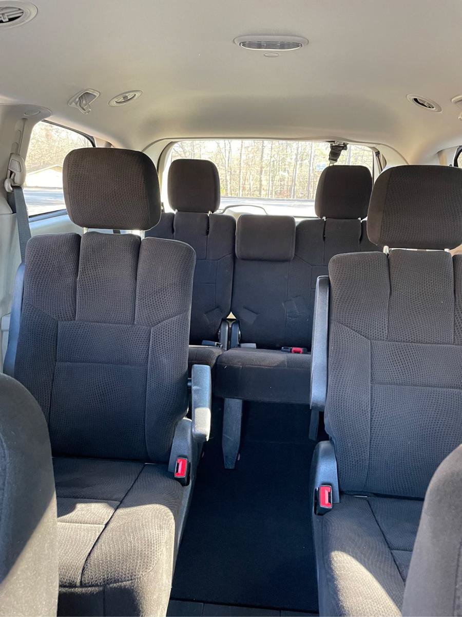 Used 2012 Dodge Grand Caravan SXT FWD image 17