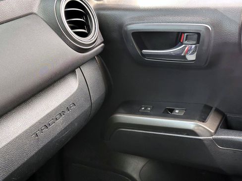 Used 2022 Toyota Tacoma TRD Off-Road AWD/4WD image 26