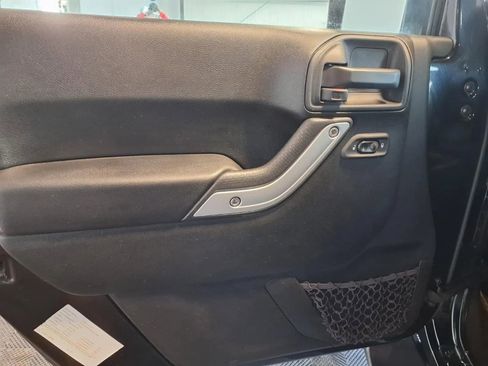 Used 2018 Jeep Wrangler Unlimited Sahara w/ Connectivity Group image 16