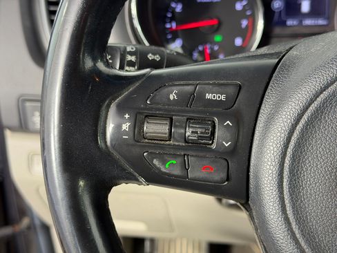 Used 2017 Kia Sedona LX w/ LX Essentials Premium Package FWD image 14